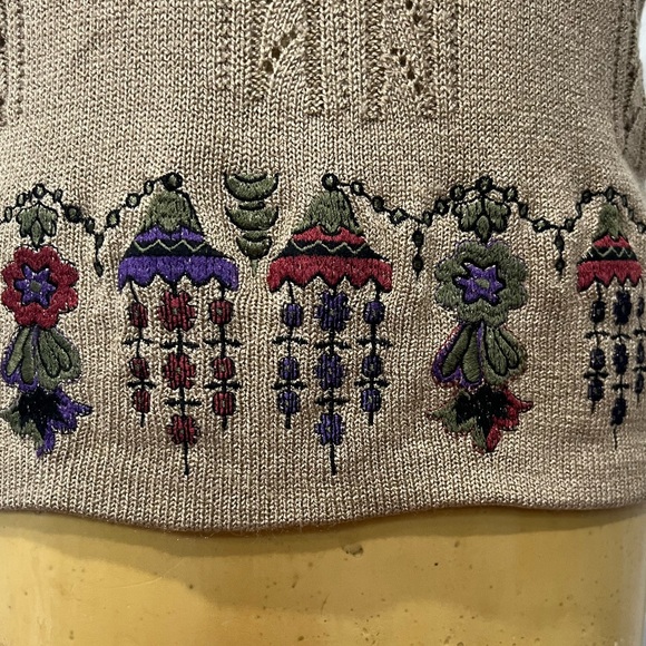 🍂Vintage Embroidered Knit Sweater Vest🍂 - Picture 3 of 4